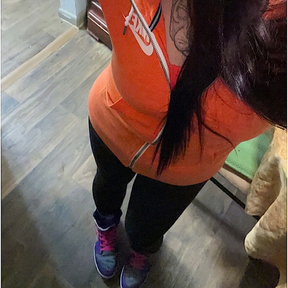 Meet your Posher, ❤️Esther Stella 💕😊
AKA 🐈‍⬛Catwoman🐈‍⬛ 🌙😻 - Picture 16 of 16